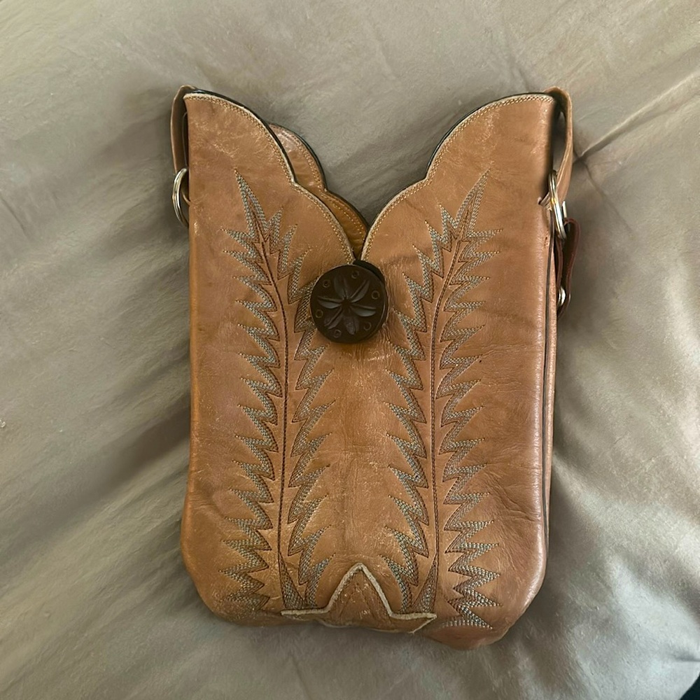 Very cool purse made from a cowboy boot! Very unique! 🤠